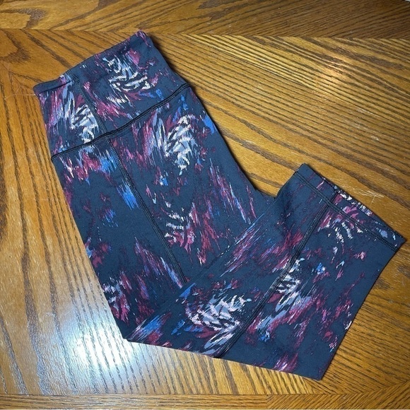 Victoria's SECRET NWT Cropped Leggings Sx Small - Picture 9 of 9